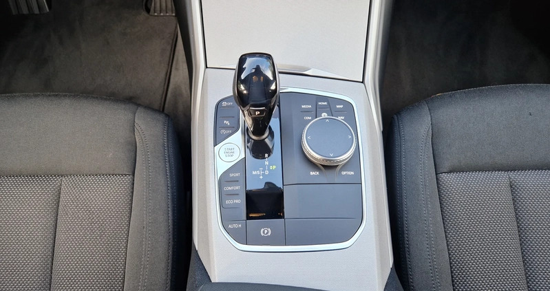 BMW Seria 3 cena 124900 przebieg: 121000, rok produkcji 2019 z Zawidów małe 277